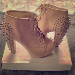 Tan spikes ankle boots